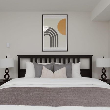 Tastefully Furnished And Newly Updated 2 Bd Central Lynn Valley North Vancouver Villa Eksteriør billede