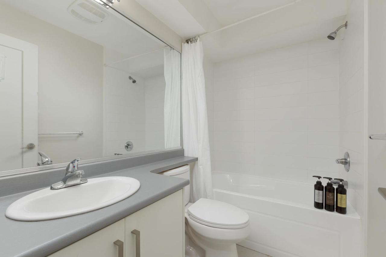 Tastefully Furnished And Newly Updated 2 Bd Central Lynn Valley North Vancouver Villa Eksteriør billede